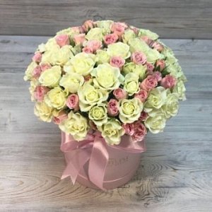 Цветы в коробке 014 кустовые розы