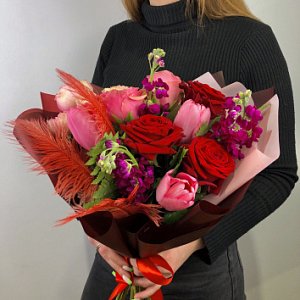 Букет 158 из тюльпанов, матиоллы, роз