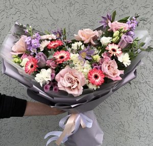 Букет 061 из гортензии, роз, матиолы, эустомы, гербер
