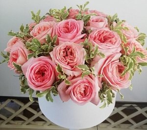 Цветы в коробке 073 пионовидные розы