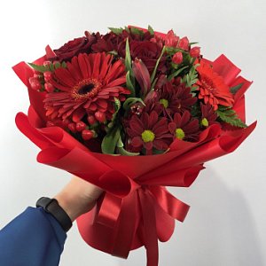 Букетон 319 из роз, хризантем, гербер, гиперикума, альстромерий