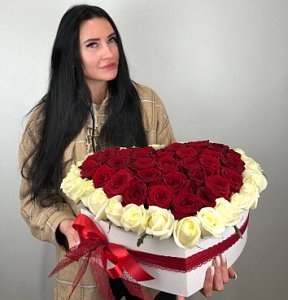 Цветы в коробке 063 из роз