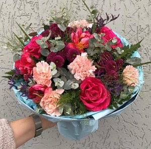 Букет 056 из роз, гвоздик, хризантем