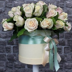 Цветы в коробке 081 из роз