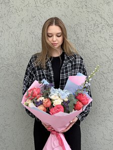 Букет 520 из гортензии, роз, пионов, эвкалипта