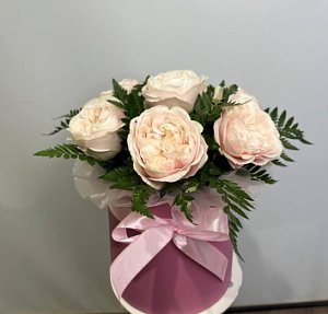 Цветы в коробке 085 пионовидные розы