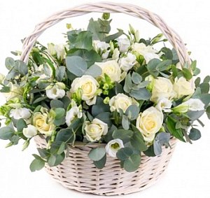 Цветы в корзине 026 из роз , эустом и альстромерий