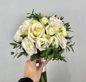 Букет невесты 069 из роз, эустомы