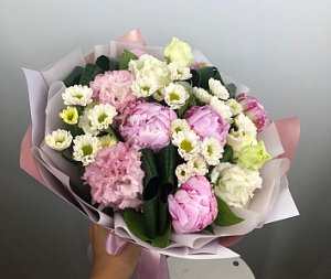 Букет 355 из пионов, кустовых хризантем, эустом